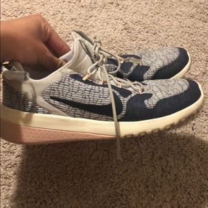 Nike tennis shoes 7.5 women’s